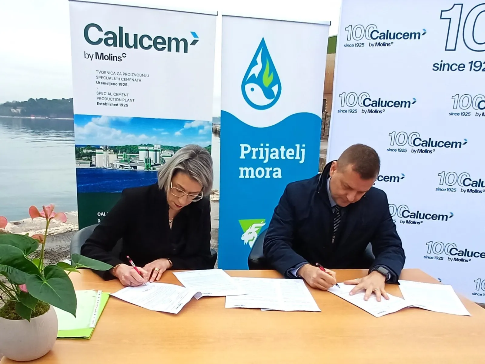 Potpisivanje sporazuma o nastavku suradnje_Samantha Oharek - PR i HR Manager - Calucem_dekan Istarskog veleučilišta Daglas Koraca